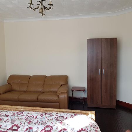 Cozy Guest House ลูตัน ภายนอก รูปภาพ