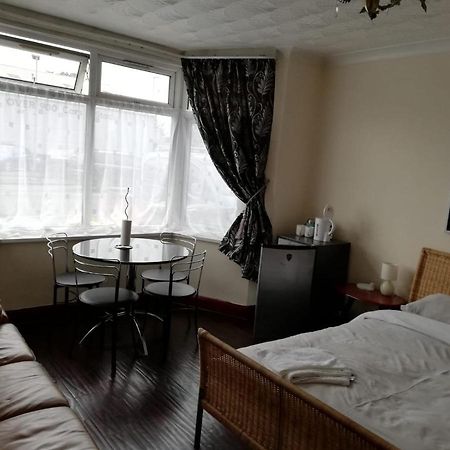 Cozy Guest House ลูตัน ภายนอก รูปภาพ